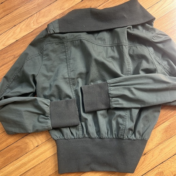 Green jacket - Picture 4 of 4